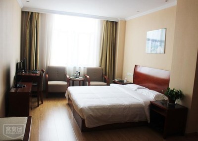 紫荊精品酒店限時特惠 108元享大床房一晚，共青團路窩窩團鄭州站會議廳同步開放出租